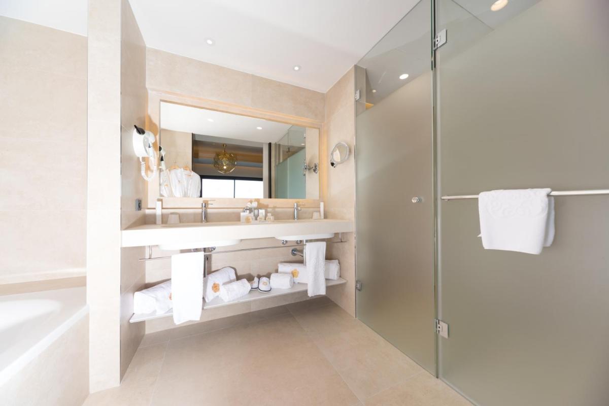 Un baño de GPRO Valparaiso Palace & Spa