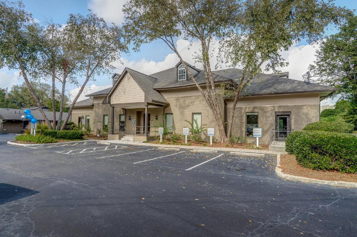 City center location with 2 4k HDTV'S & King bed - Housity