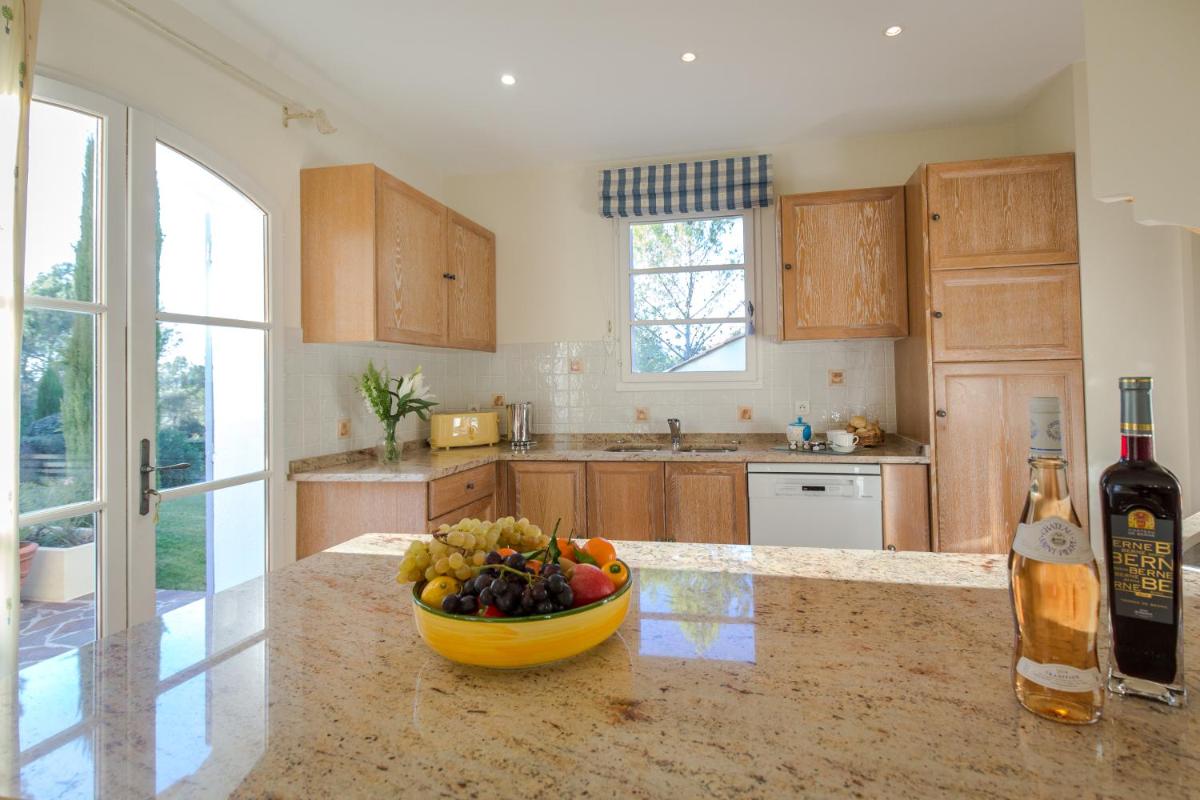 Cuisine ou kitchenette dans l'établissement Les Appartements et Maisons du Domaine de Saint Endréol Golf & Spa Resort