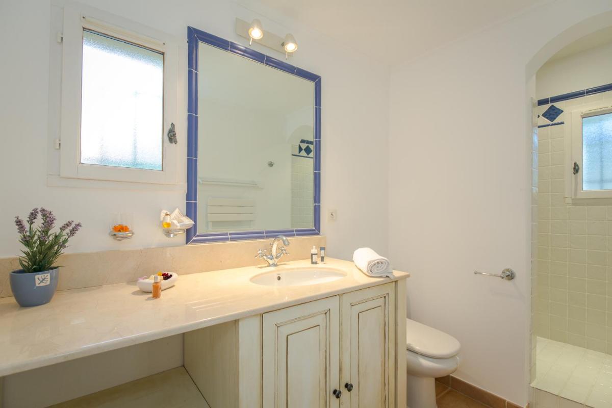 Salle de bains dans l'établissement Les Appartements et Maisons du Domaine de Saint Endréol Golf & Spa Resort