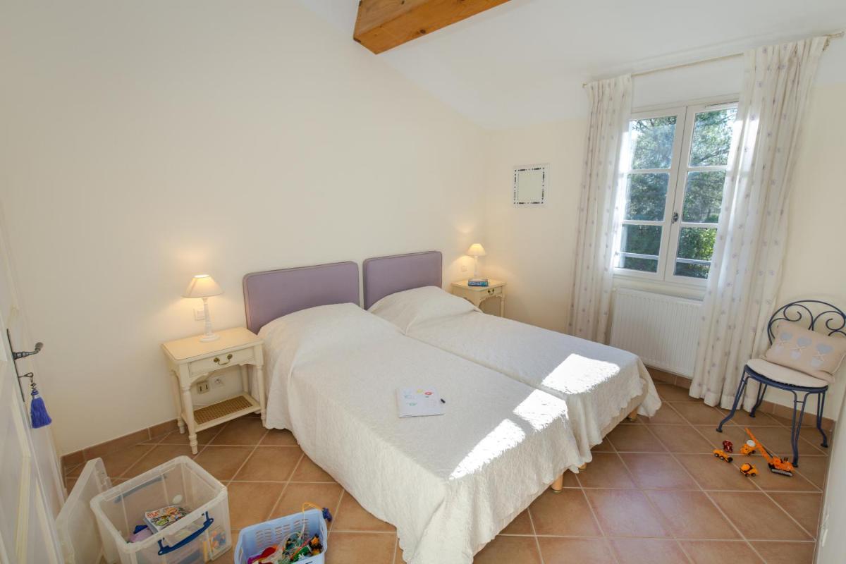 Un ou plusieurs lits dans un hébergement de l'établissement Les Appartements et Maisons du Domaine de Saint Endréol Golf & Spa Resort