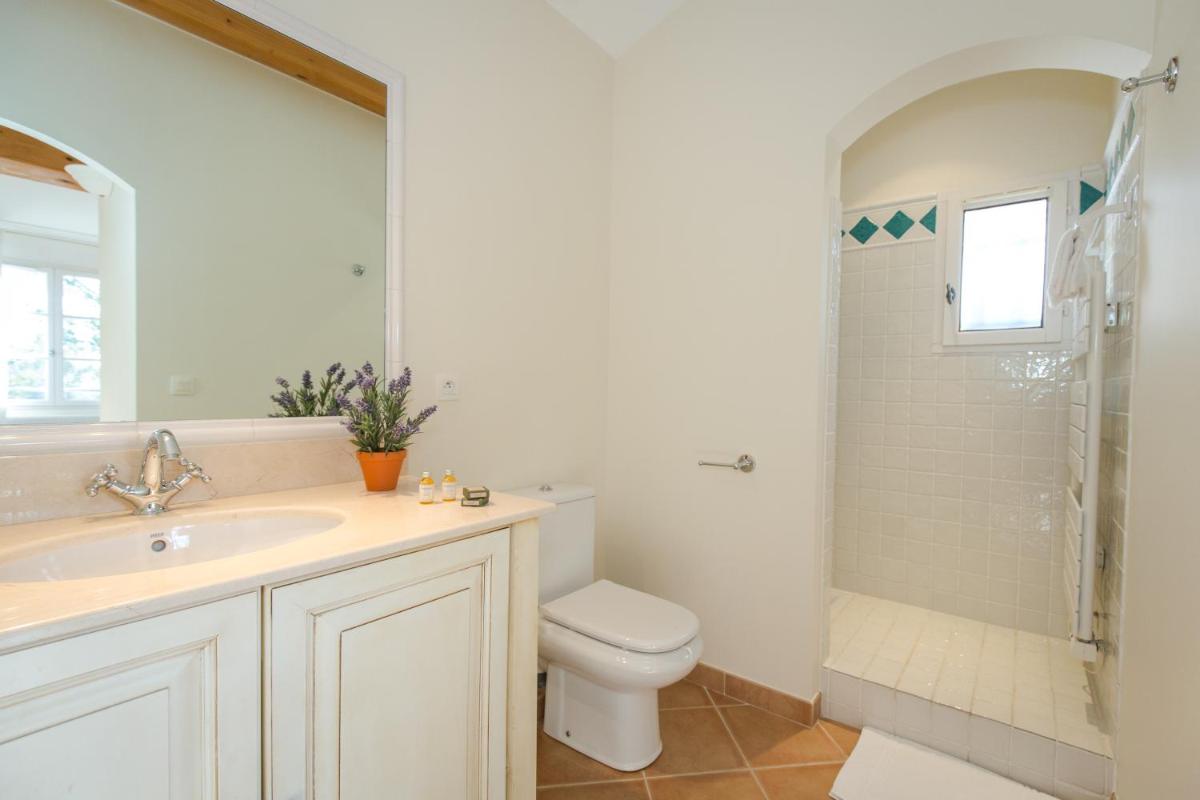 Salle de bains dans l'établissement Les Appartements et Maisons du Domaine de Saint Endréol Golf & Spa Resort