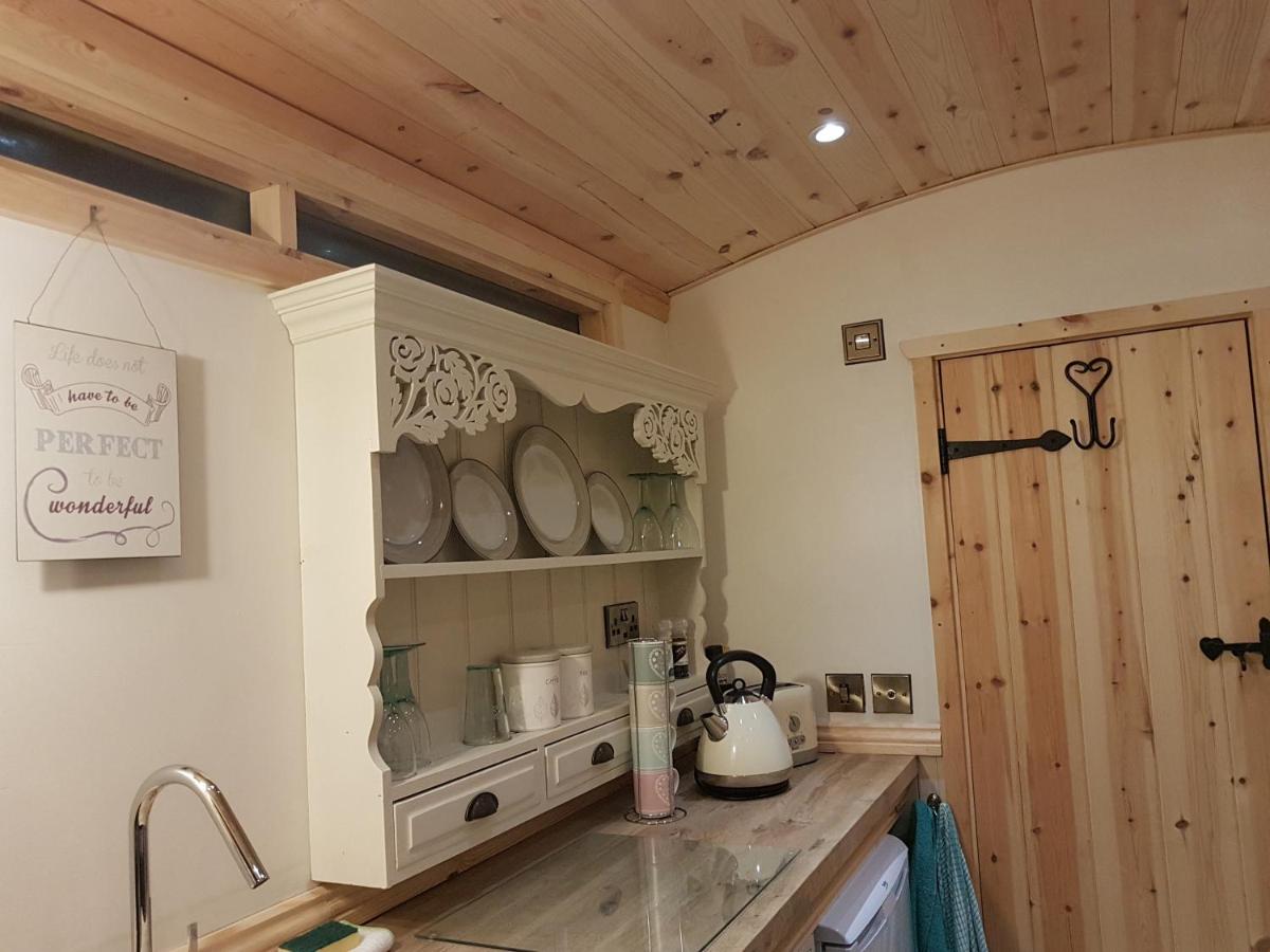 Waterside Shepherds Hut - Housity