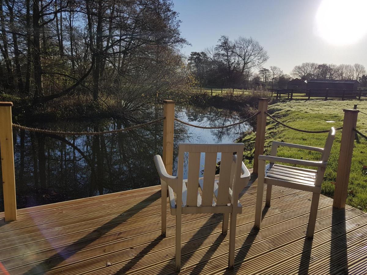 Waterside Shepherds Hut - Housity