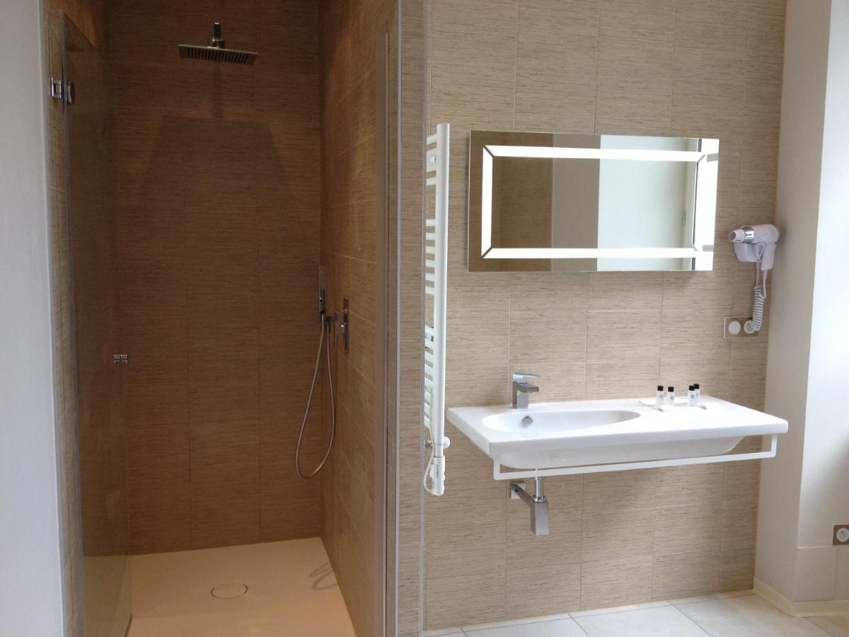Salle de bains dans l'établissement Le 1837