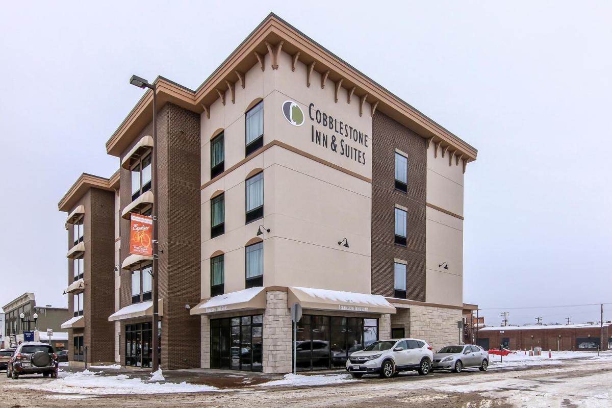 Cobblestone Inn & Suites - Menomonie/UW-Stout - Housity