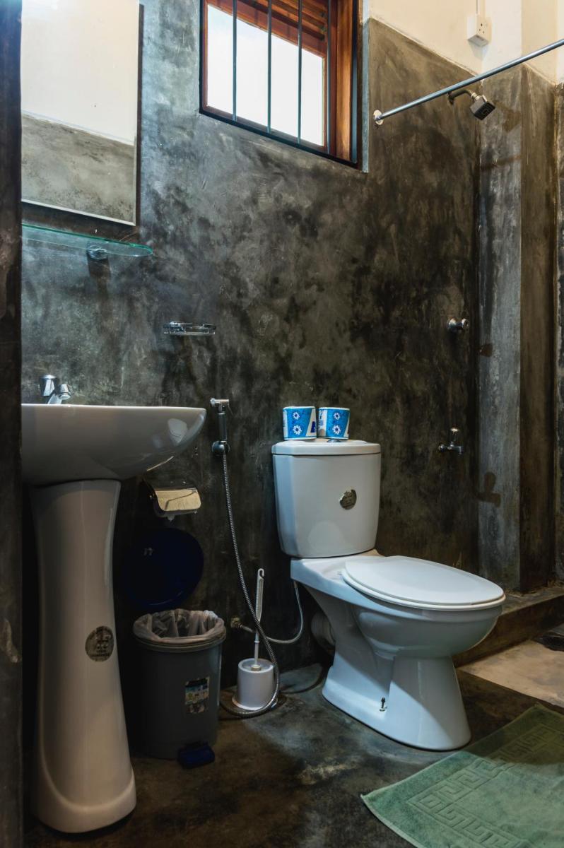 Colombo Beach Hostel - Housity