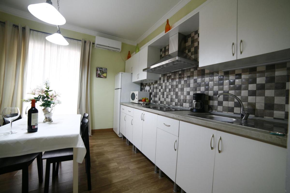 Victoria de Alba House - Housity