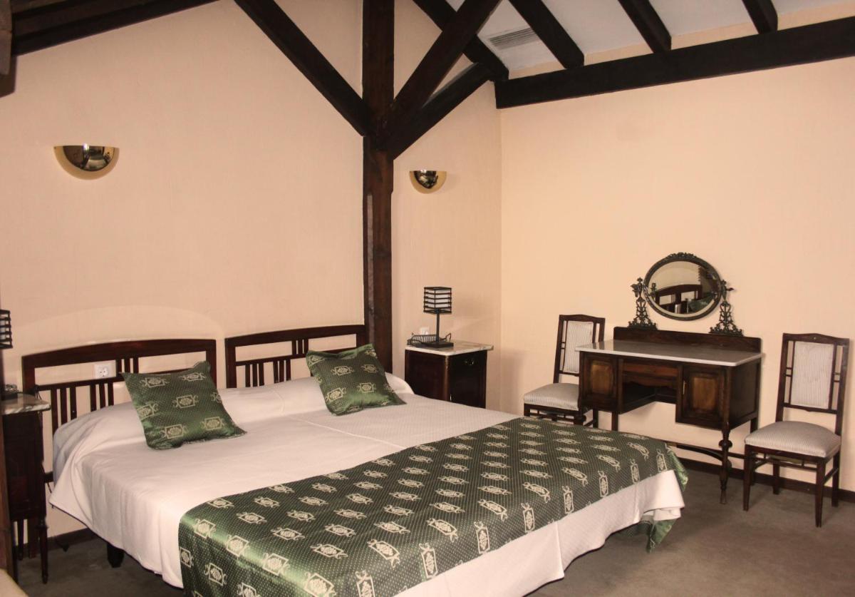 Cama o camas de una habitación en Hotel GHM Monachil