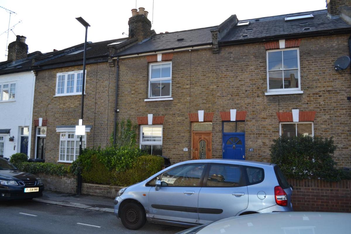 2 Bedroom House -Ealing - Housity