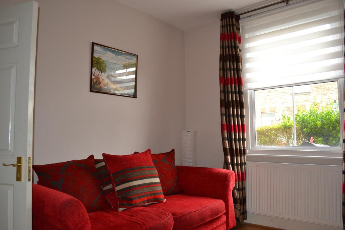 2 Bedroom House -Ealing - Housity