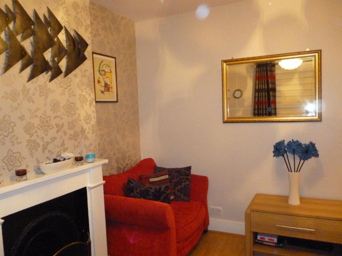 2 Bedroom House -Ealing - Housity