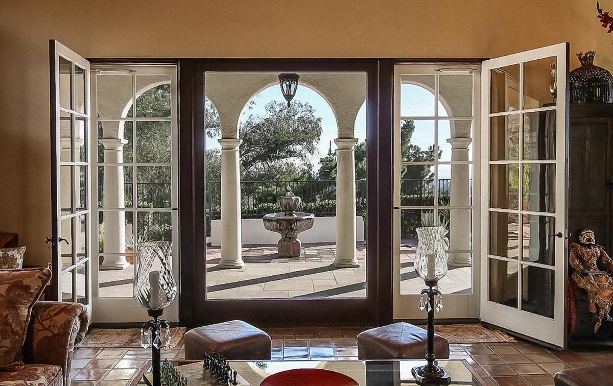 The Patrician Hollywood Universal - Housity