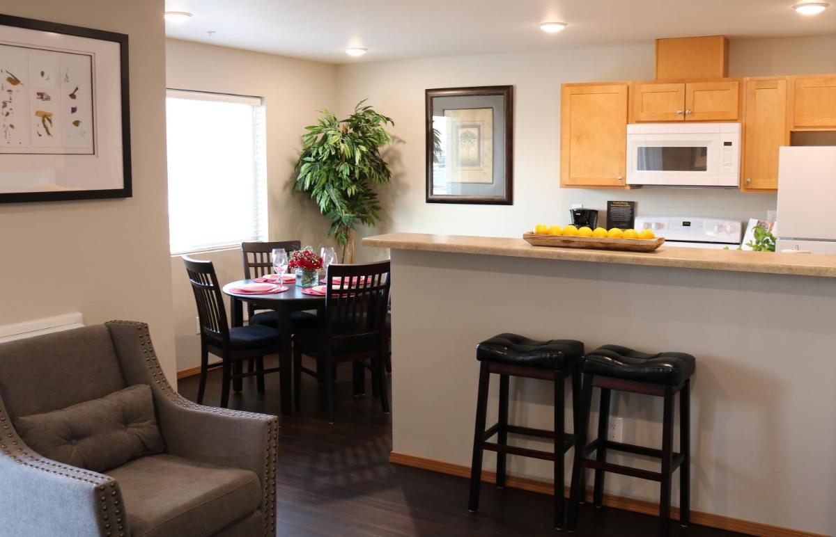 Autumn Leaf Suites - Housity