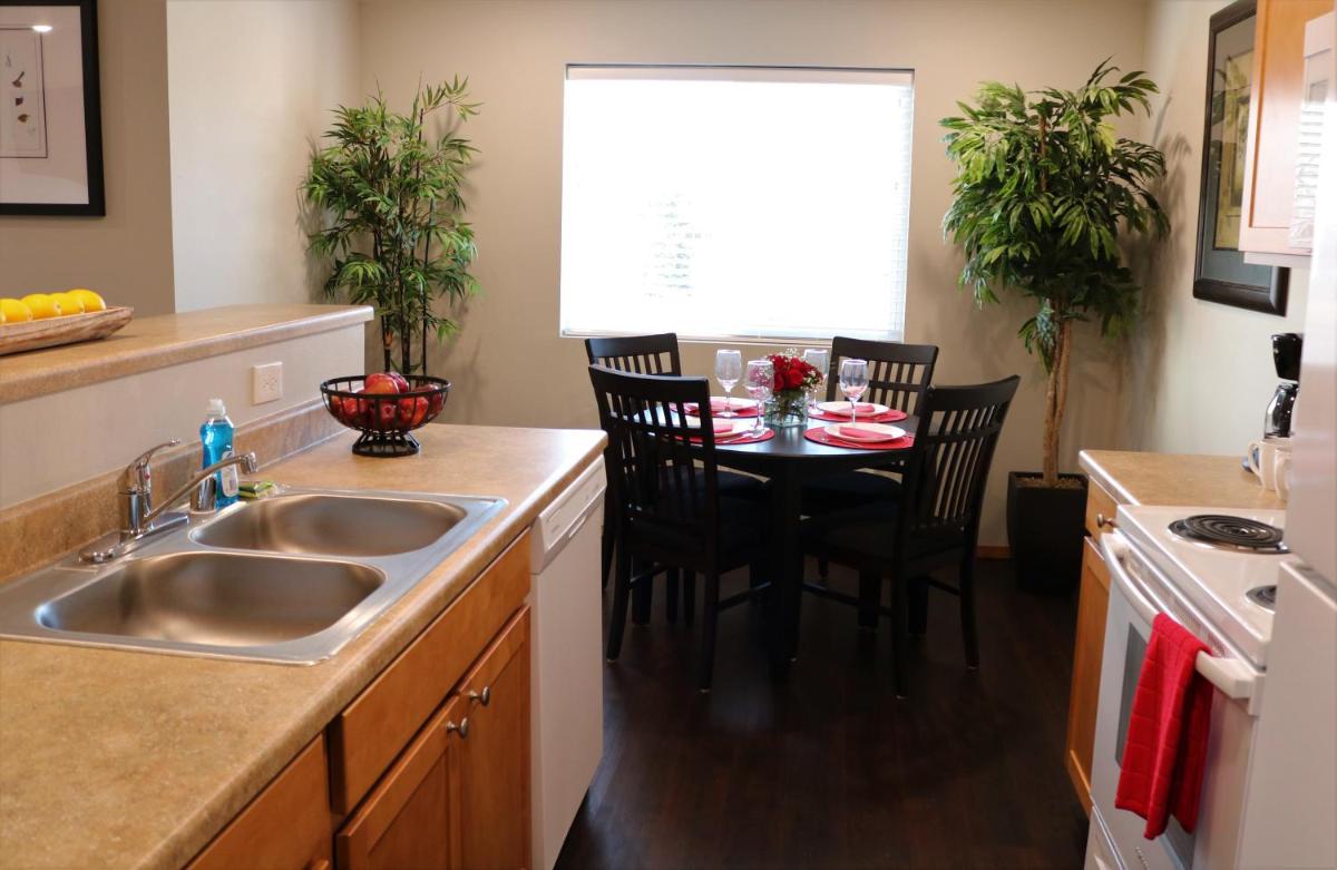 Autumn Leaf Suites - Housity