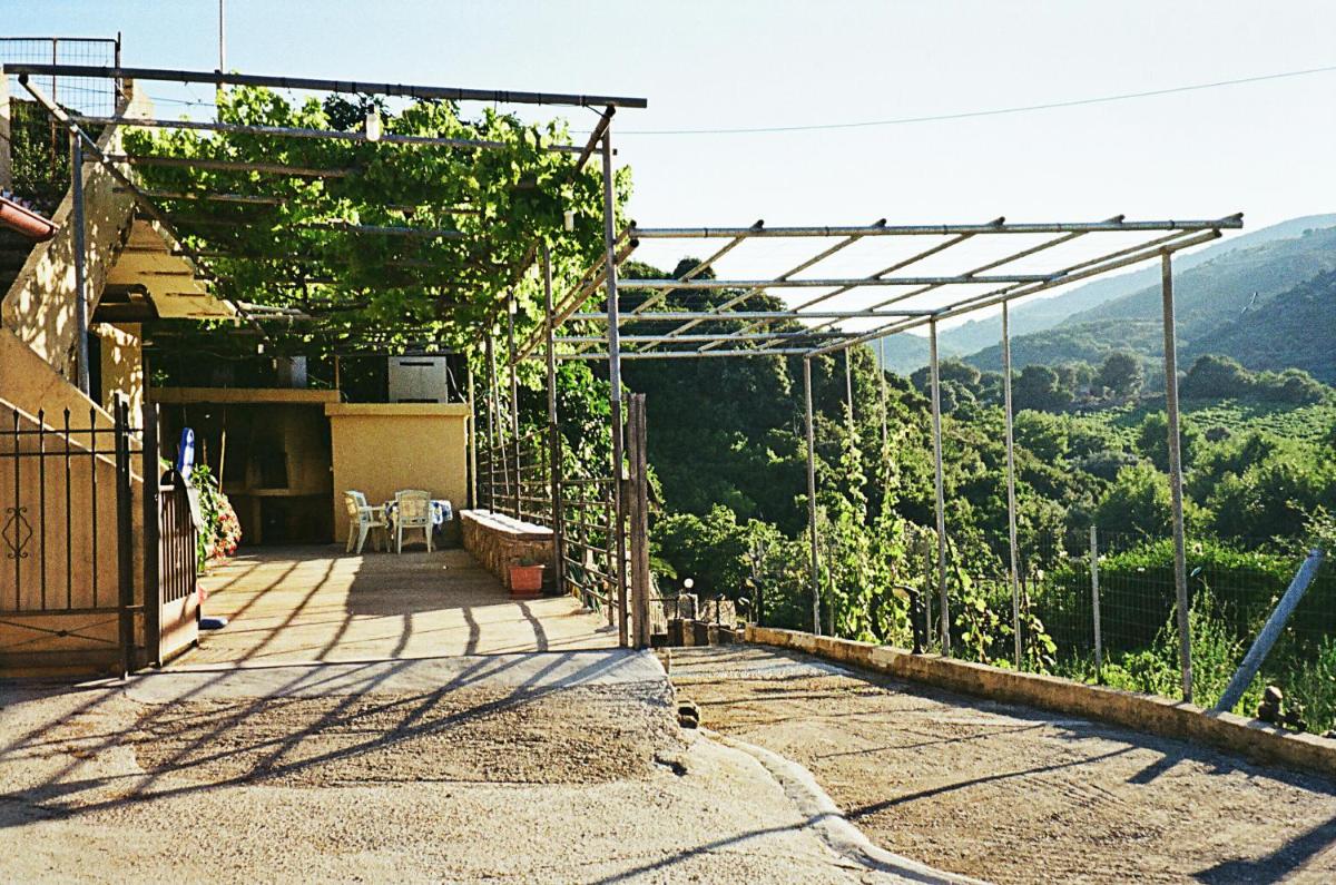 Villa Kamilakis Escape To Nature - Housity