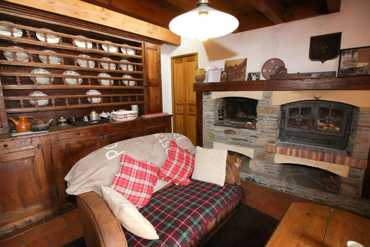 Pyrenees Stone Mountain House - Housity