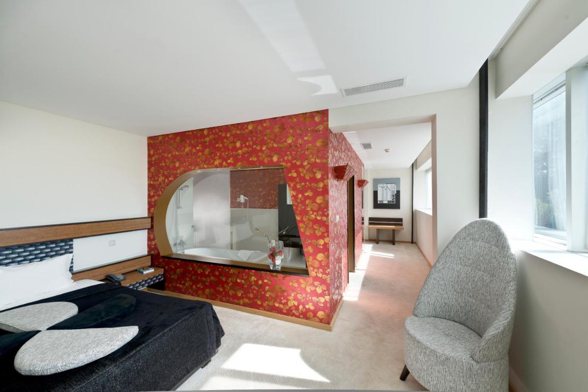Uma televisão e/ou sistema de entretenimento em Penafiel Park Hotel & Spa