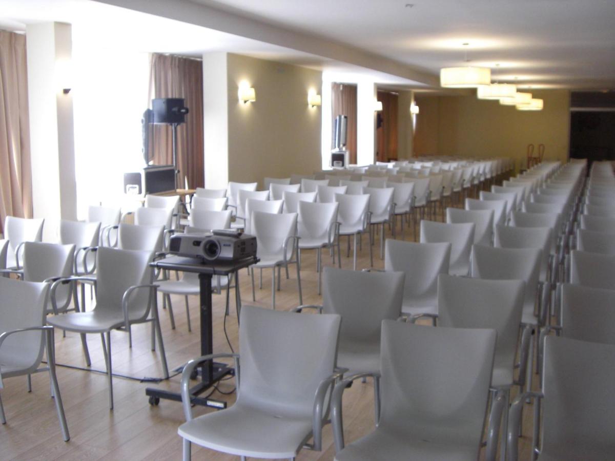 Espace de conférence ou salle de réunion dans l'établissement Domaine des Dryades