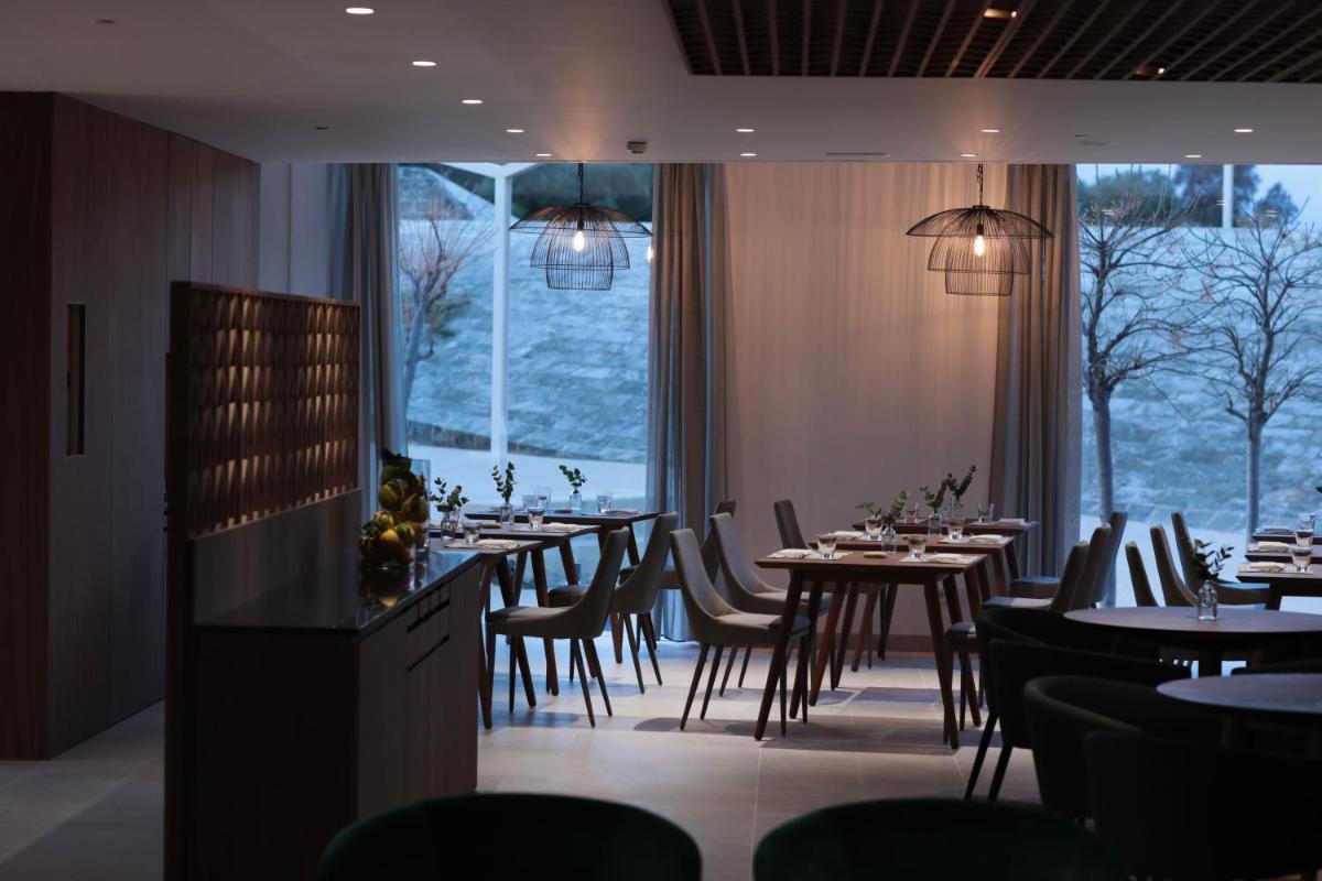 Un restaurante o sitio para comer en Es Princep - The Leading Hotels of the World