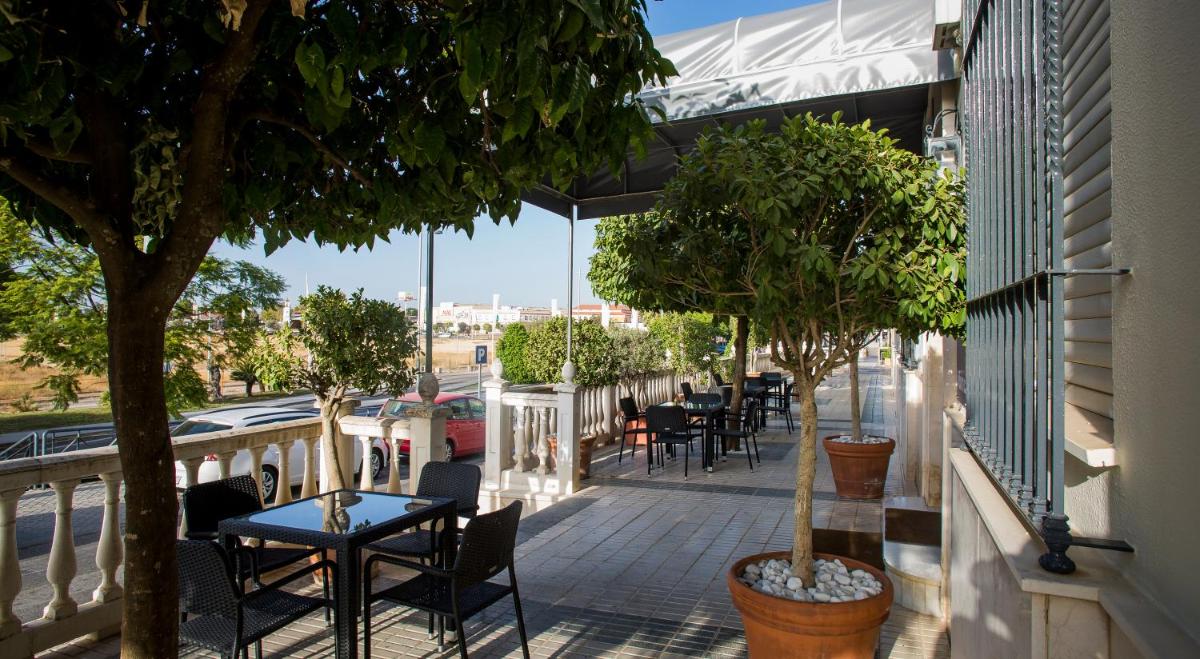 Hotel Mairena - Housity