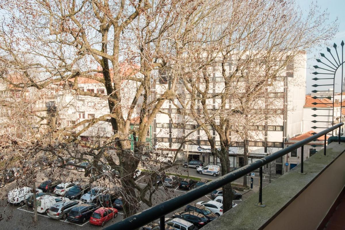 apartment with balcony in the square - Housity