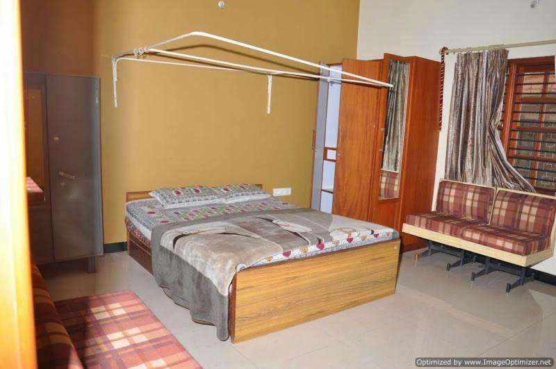 Suvarna Luxury Home Stay - Housity