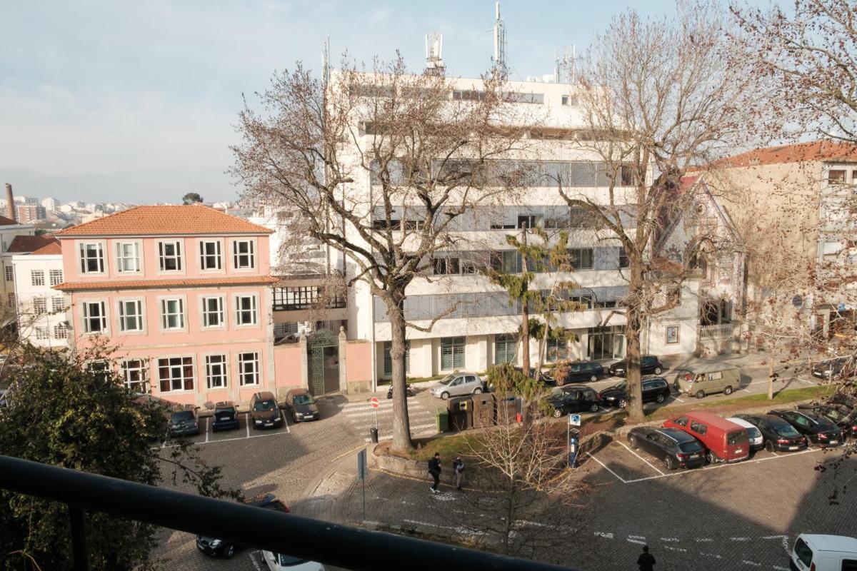 apartment with balcony in the square - Housity