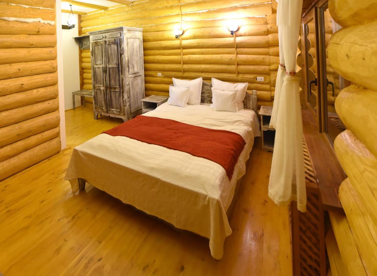 Domeniul Haiducilor Bucovina - Housity