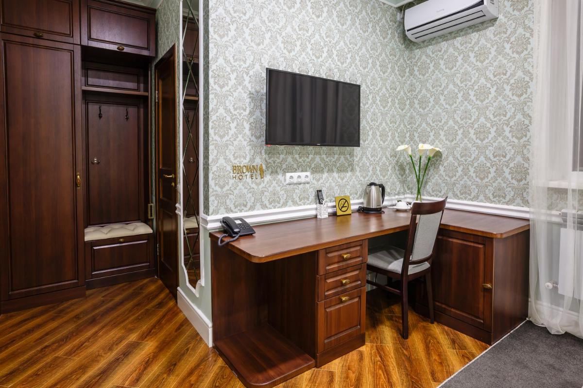 Brown Hotel - Hizvo