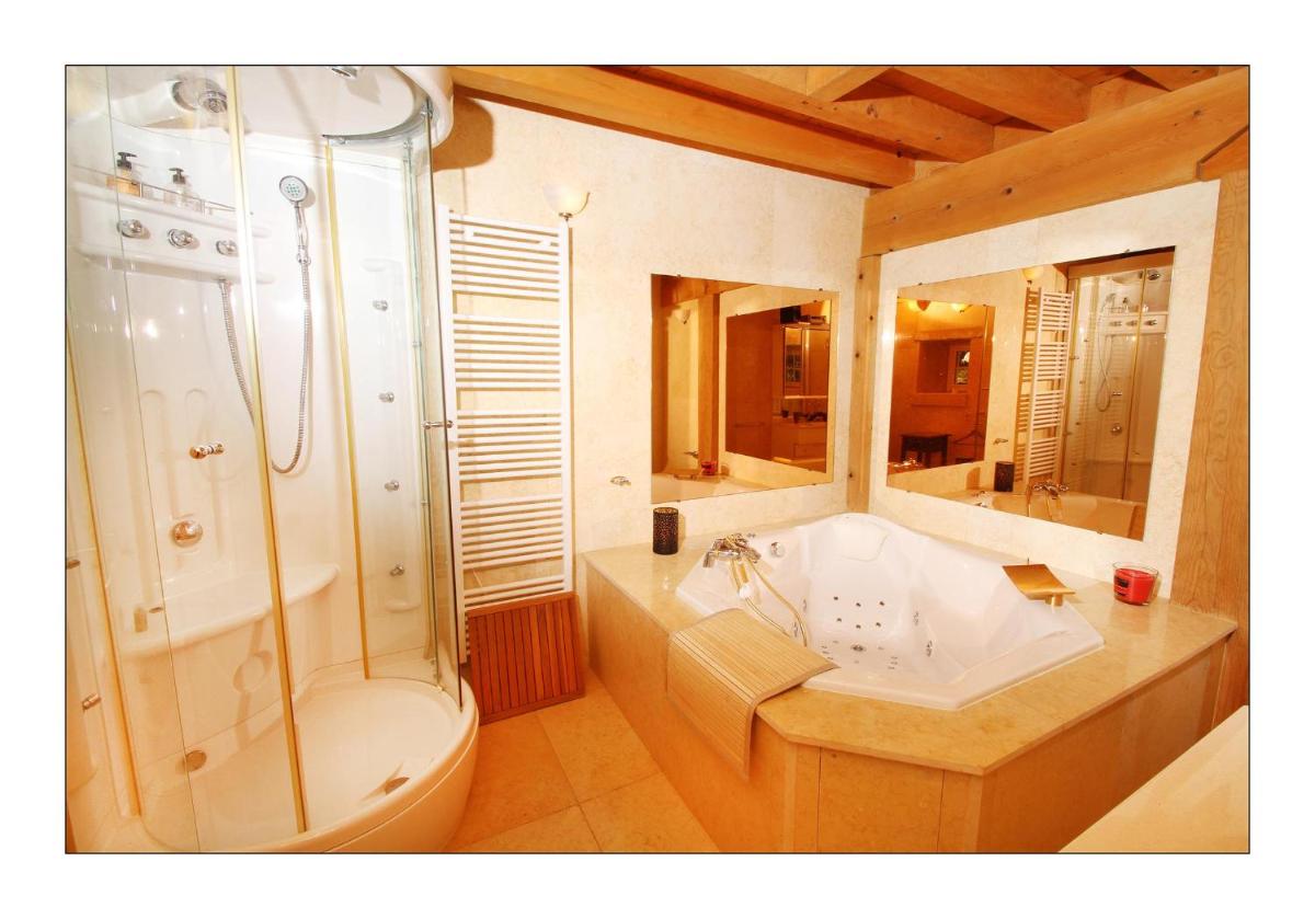 Chateau de Mauras - Housity