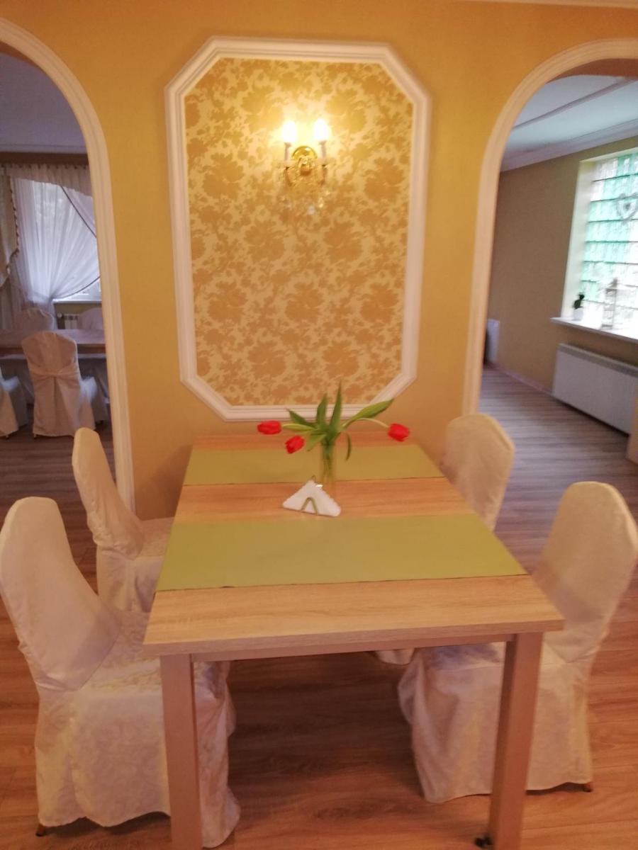 Pod Szczęśliwą Gwiazdą - Housity