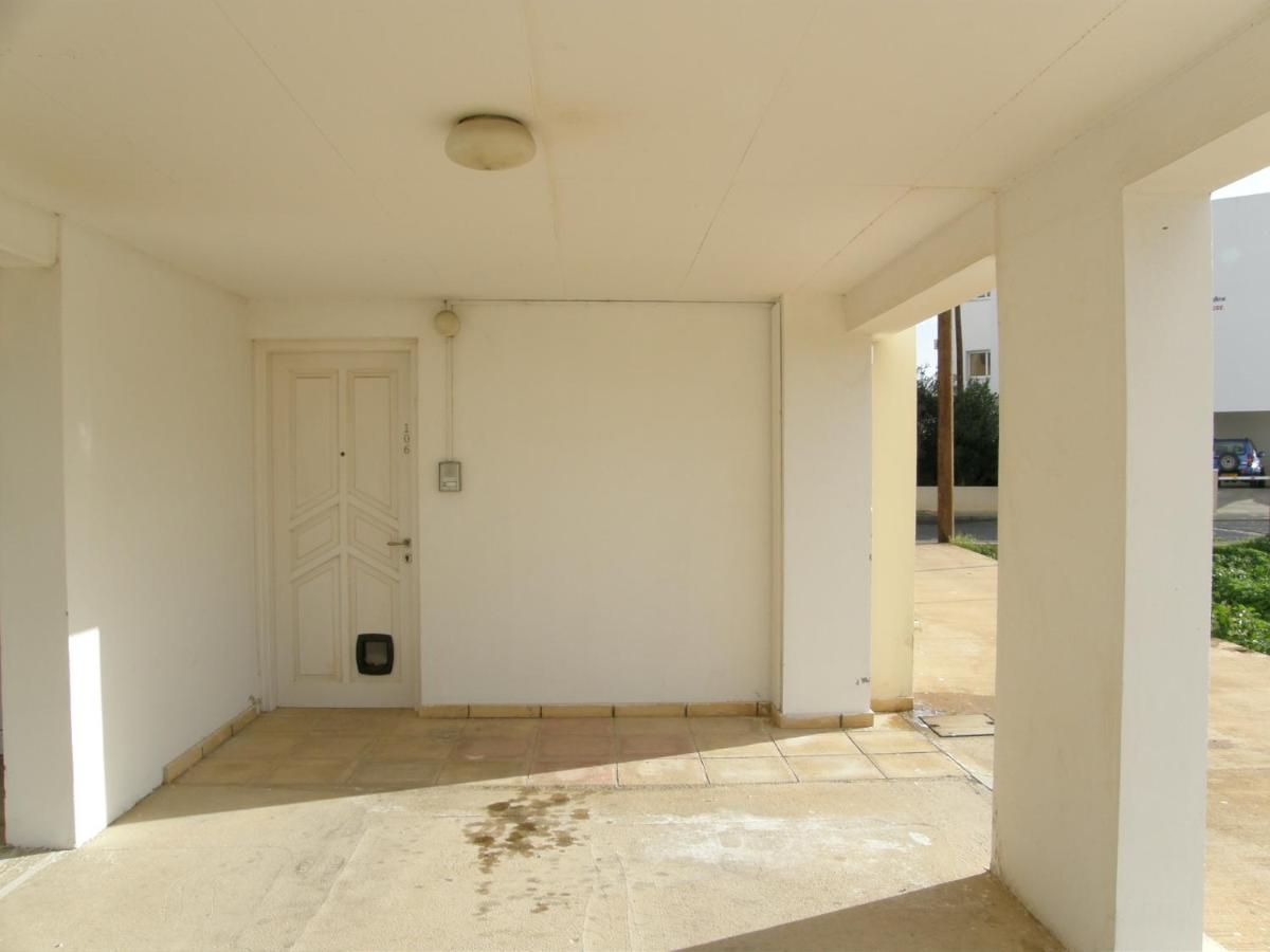 Athena and The Owl Beachside Apt - Housity
