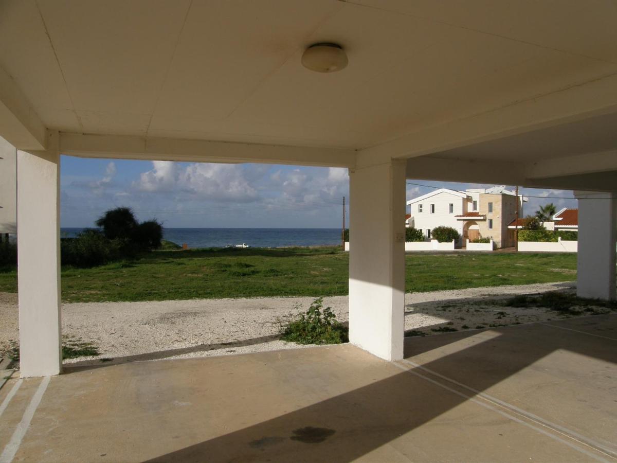 Athena and The Owl Beachside Apt - Housity