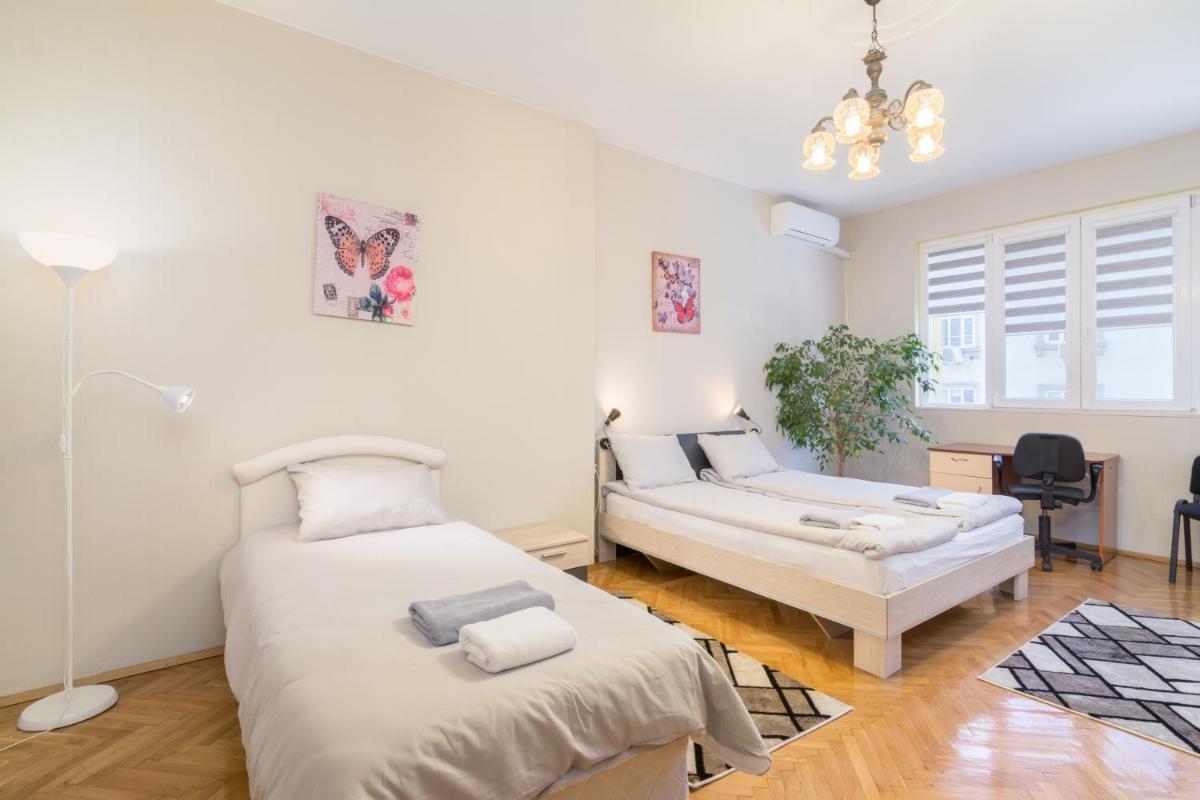 Rakovski Street Three Bedroom Ten People Spacious - Housity