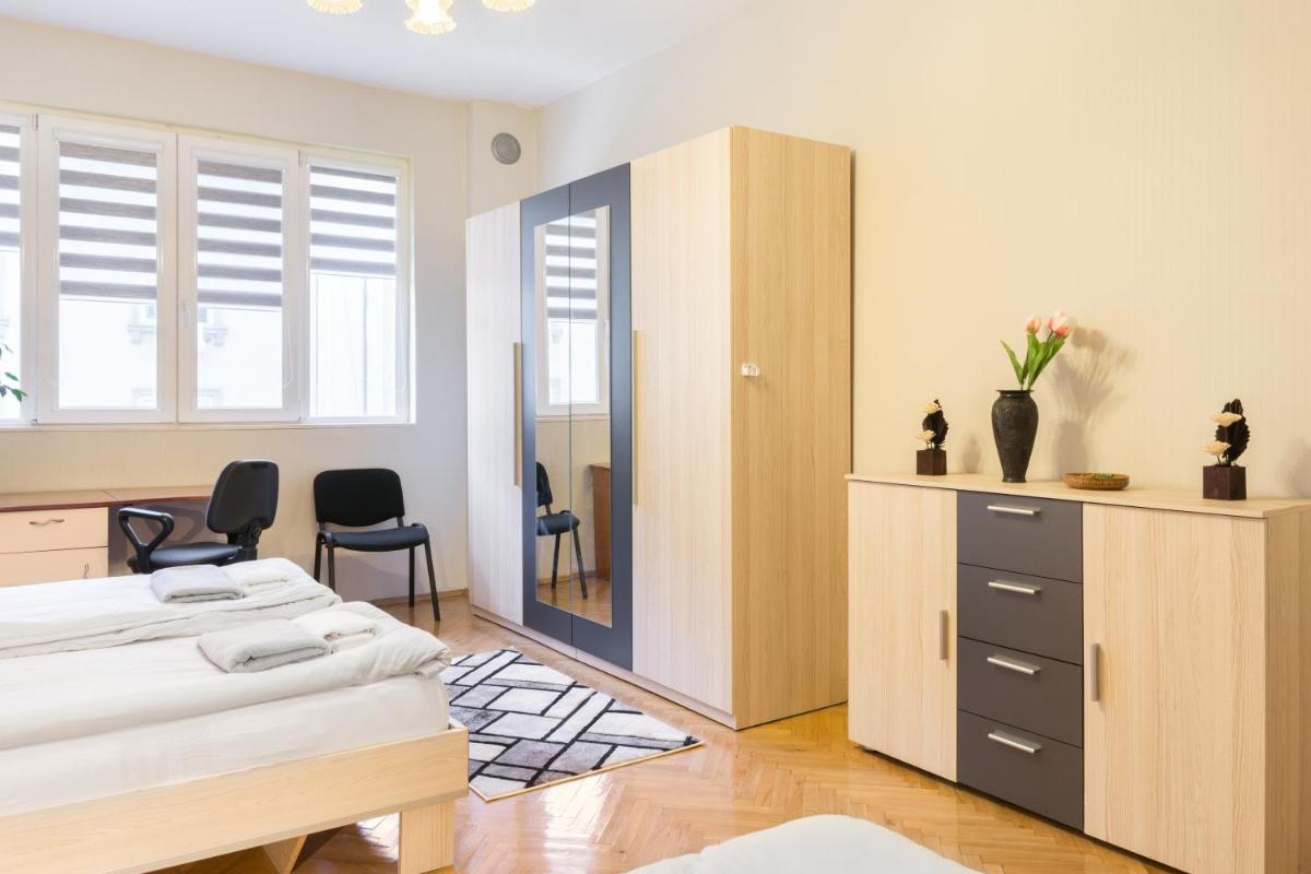 Rakovski Street Three Bedroom Ten People Spacious - Housity