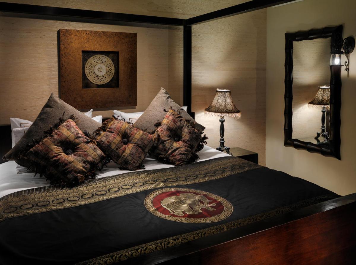 Cama o camas de una habitación en Royal Garden Villas, Luxury Hotel