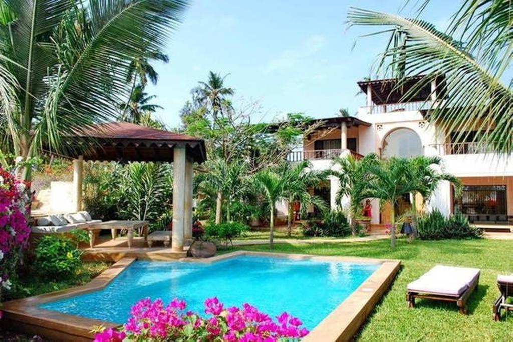 Suitetrails - Villa Volandrella - in front of Watamu Beach