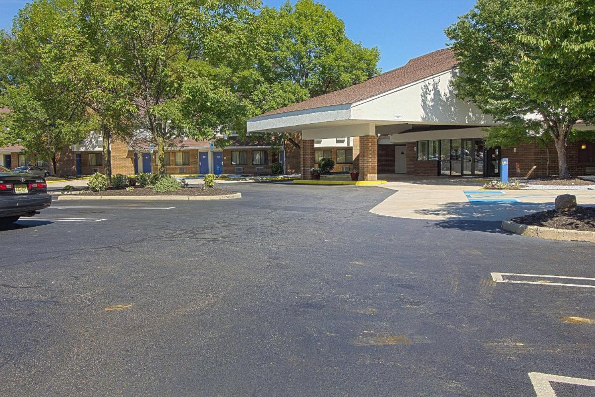 Motel 6-East Brunswick, NJ - Housity