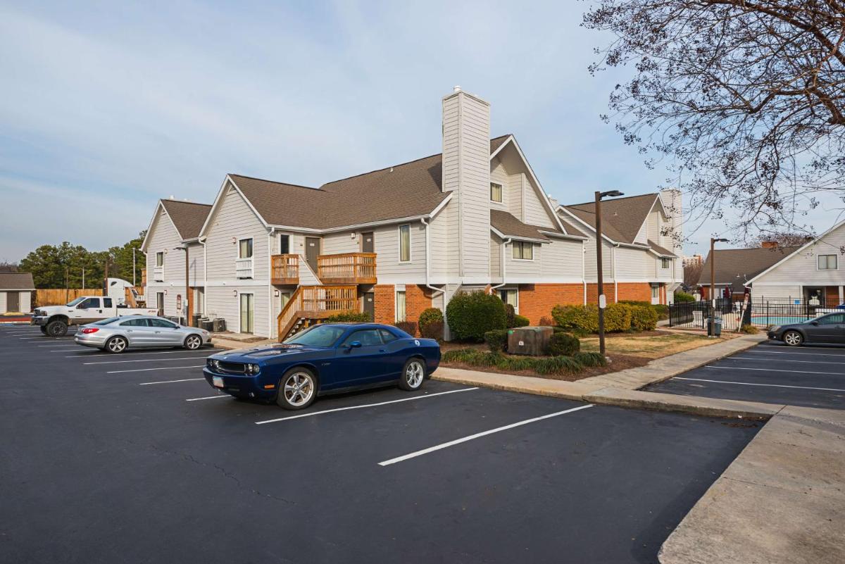 Studio 6-Greensboro, NC - Housity