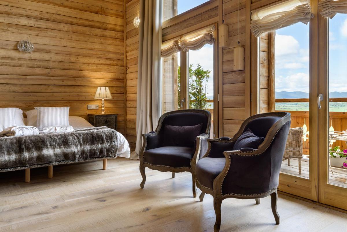 Cama o camas de una habitación en Hotel Viñas de Lárrede