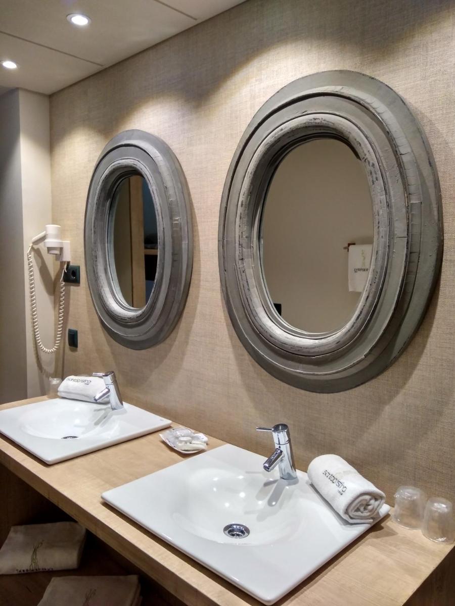 Un baño de Hotel Santa Cristina Petit Spa