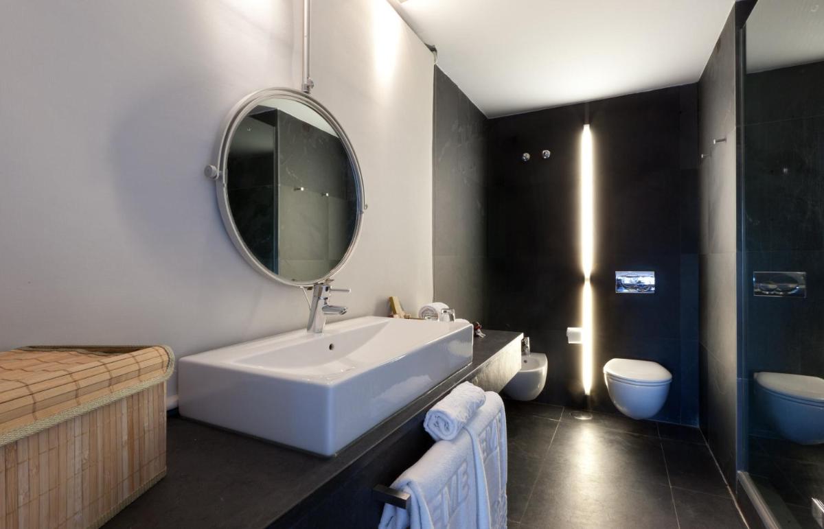 Un baño de EME Catedral Mercer Hotel