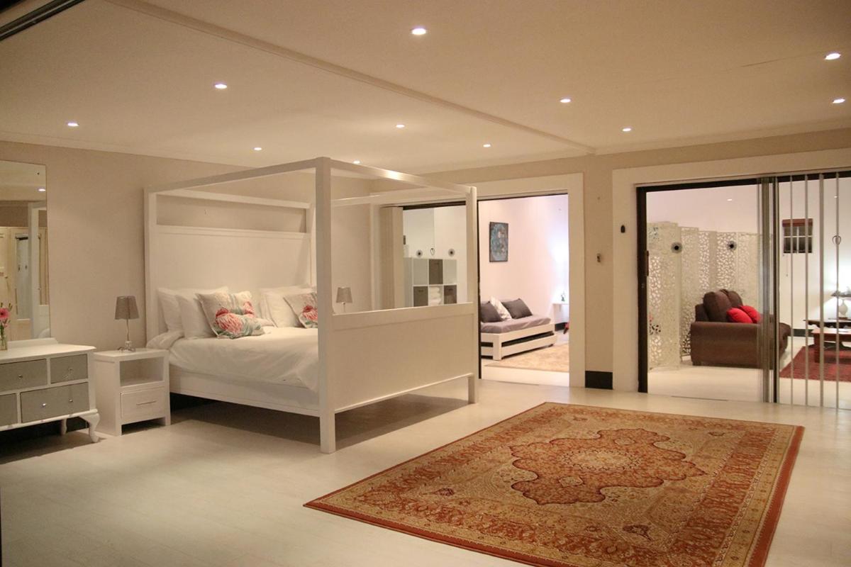 Spacious Garden Unit on Fordyce - Housity