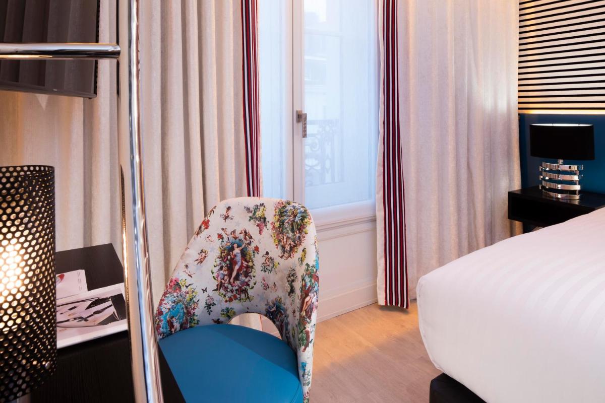 Un ou plusieurs lits dans un hébergement de l'établissement Hôtel Dress Code
