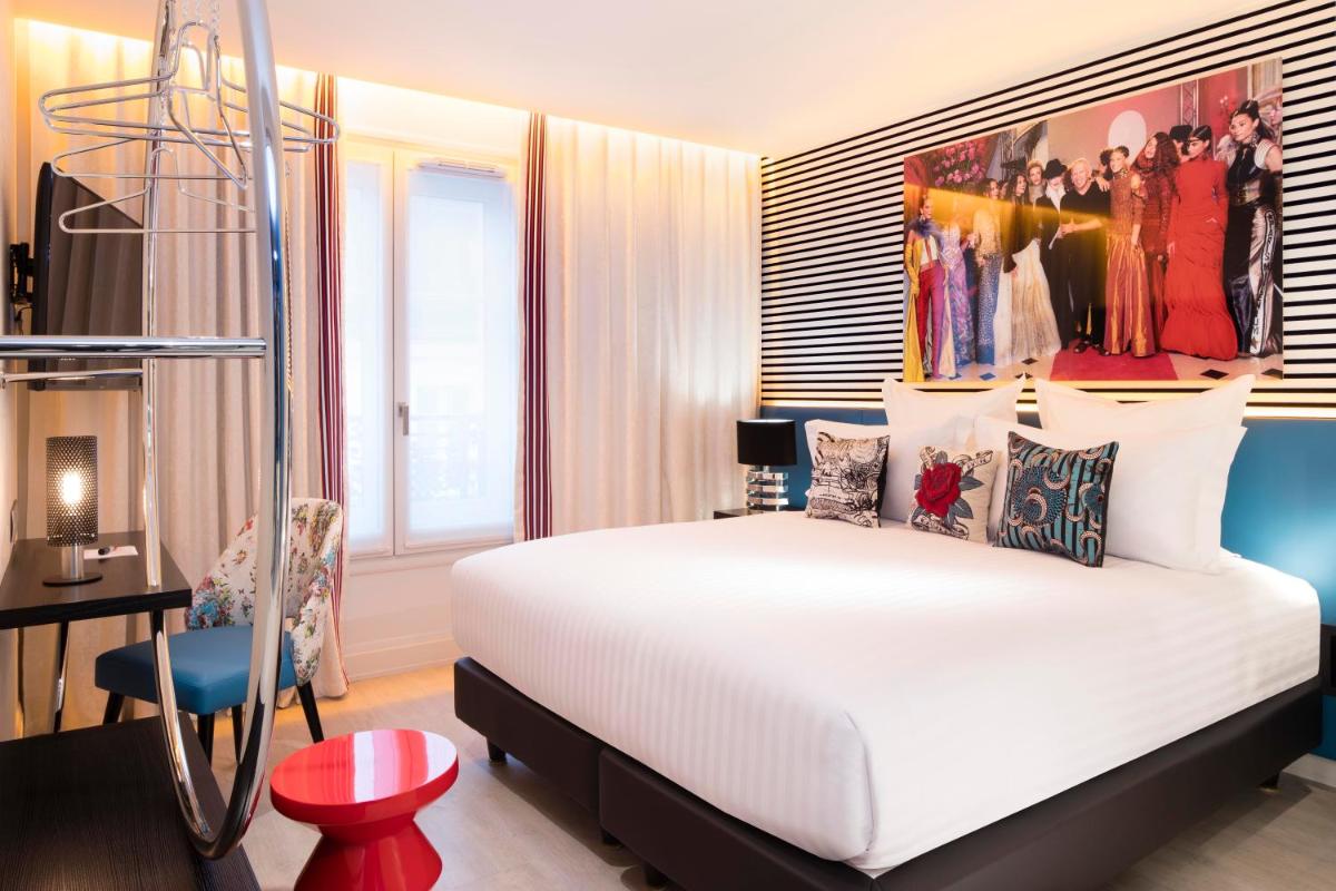 Un ou plusieurs lits dans un hébergement de l'établissement Hôtel Dress Code