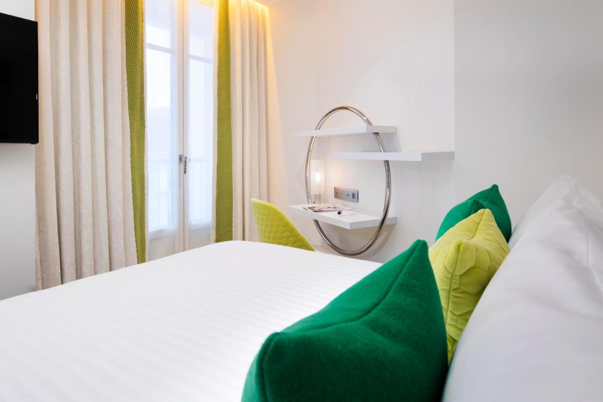 Un ou plusieurs lits dans un hébergement de l'établissement Hôtel Dress Code
