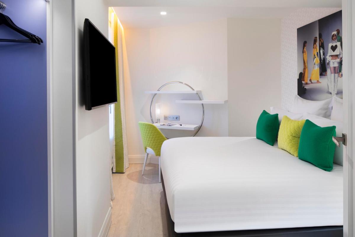 Un ou plusieurs lits dans un hébergement de l'établissement Hôtel Dress Code