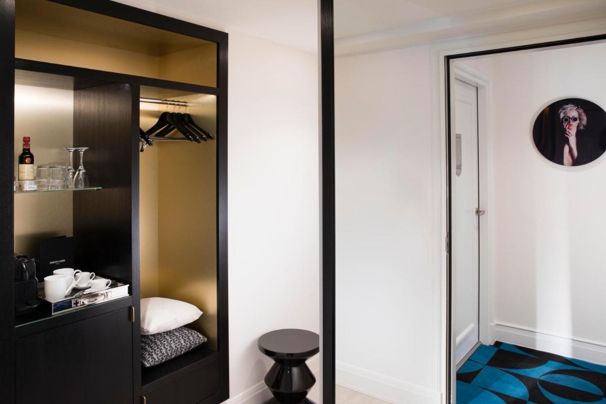Salle de bains dans l'établissement Hôtel Dress Code