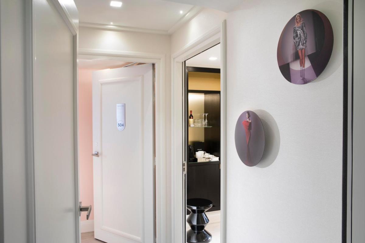 Salle de bains dans l'établissement Hôtel Dress Code
